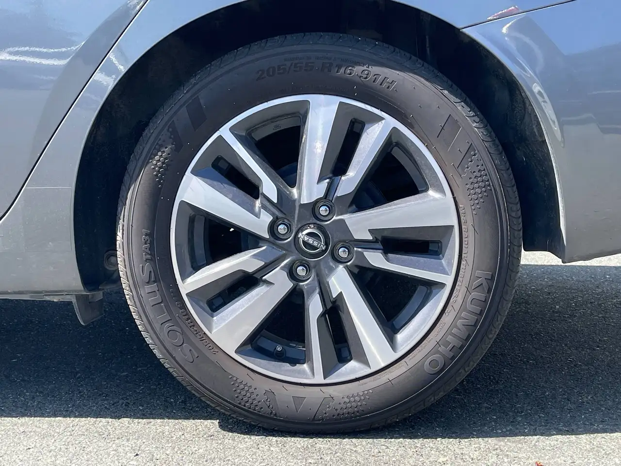 Nissan Versa снимка Nissan Versa