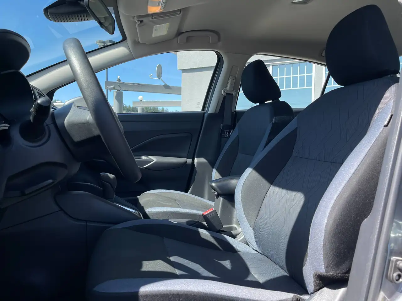 Nissan Versa снимка Nissan Versa