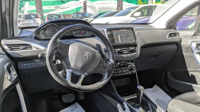 Peugeot 2008 view 6