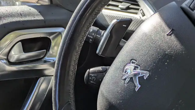 Peugeot 2008 view 11
