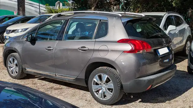 Peugeot 2008 view 4