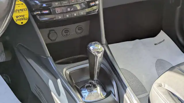 Peugeot 2008 view 9