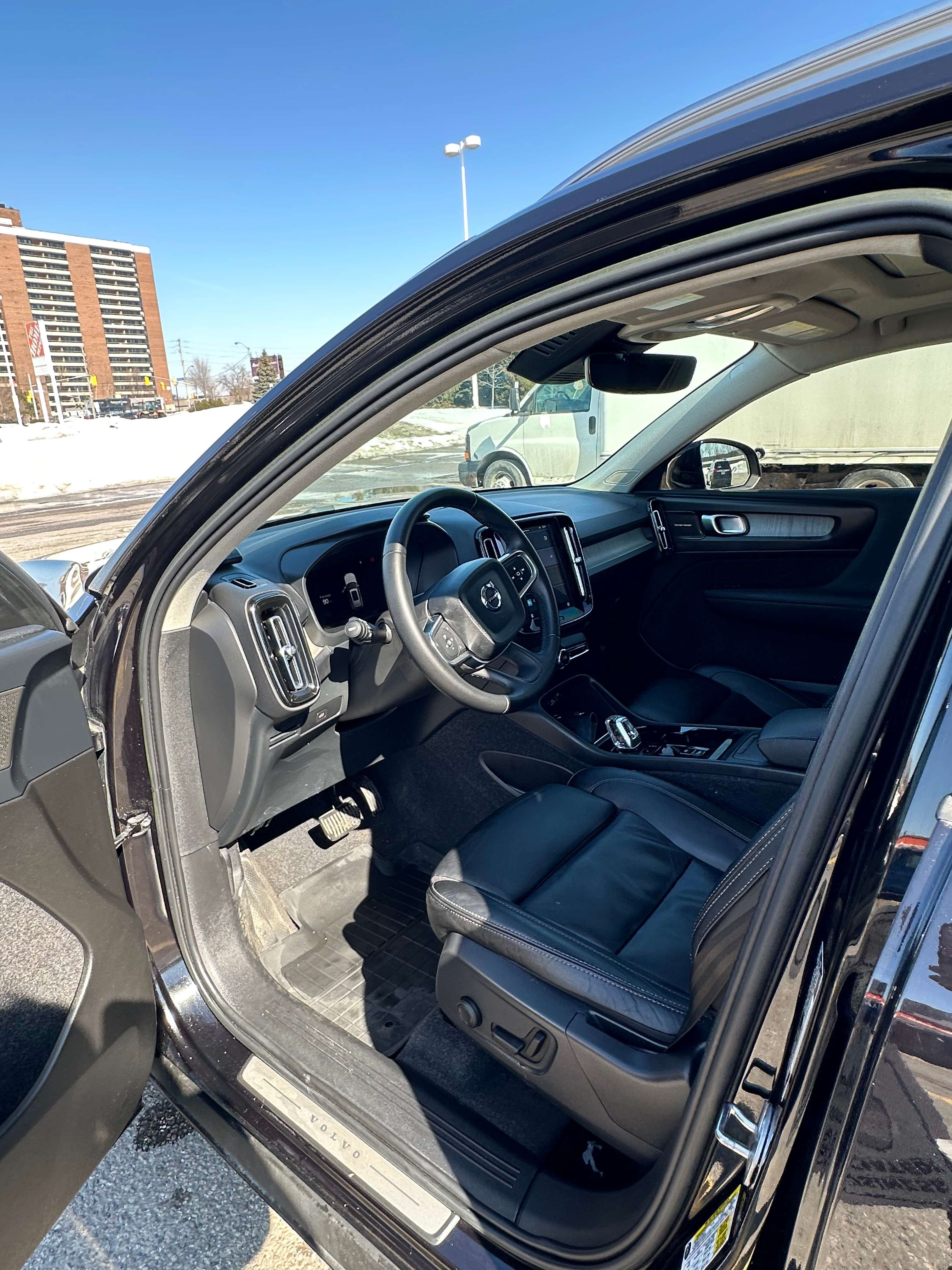 2023 Volvo XC40 B5 AWD Ultimate Bright Theme thumb 6