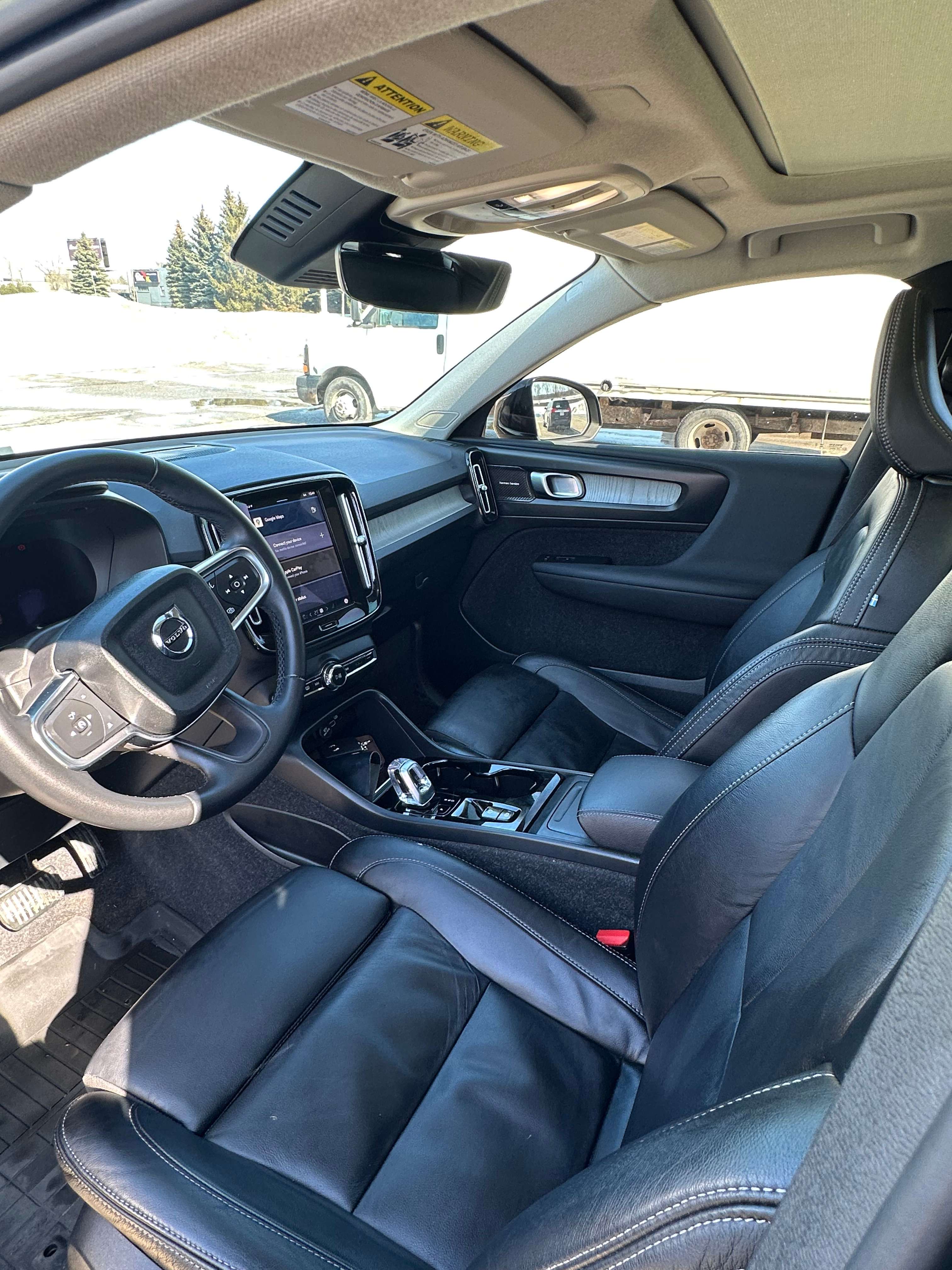 2023 Volvo XC40 B5 AWD Ultimate Bright Theme thumb 7