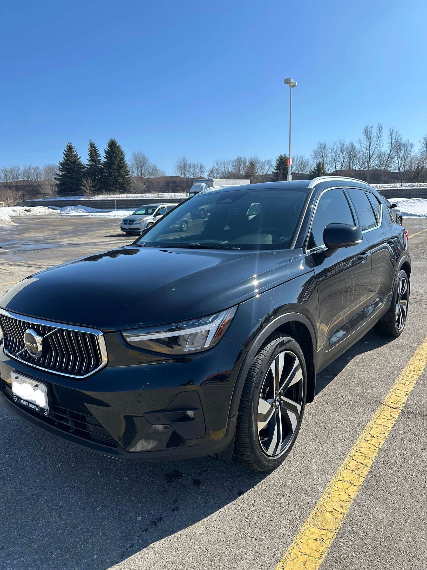 2023 Volvo XC40 B5 AWD Ultimate Bright Theme alt 2