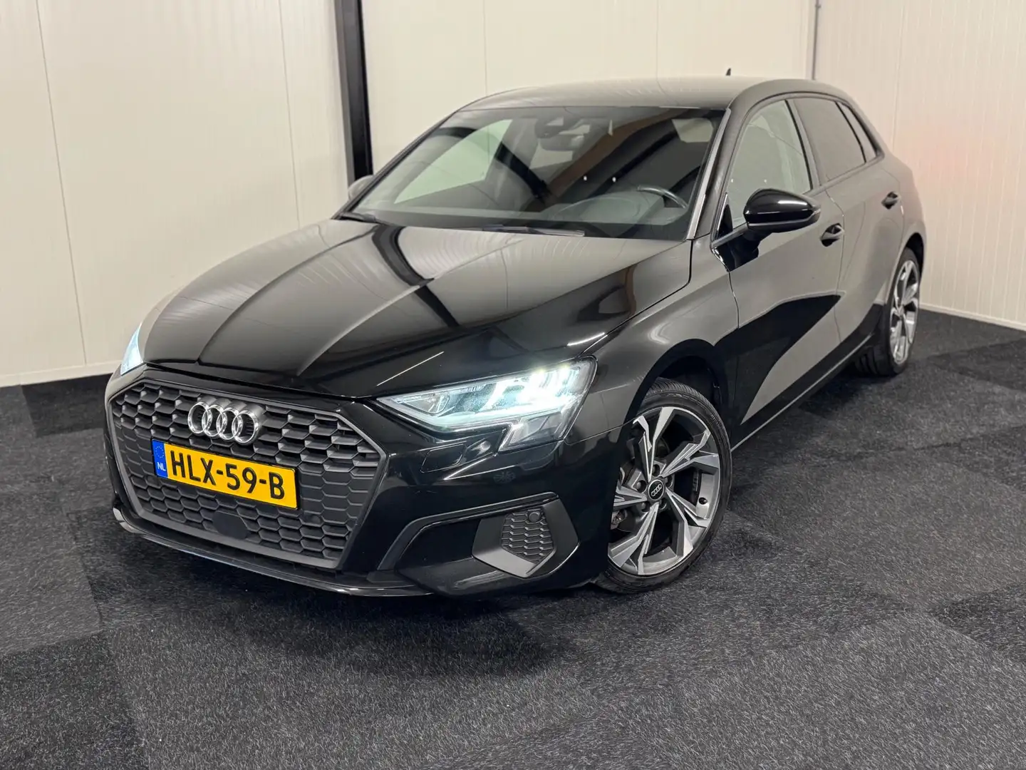 Audi A3 SPORTBACK 30 TFSI S edition 2021 110PK LED/KEYLESS Zwart - 1