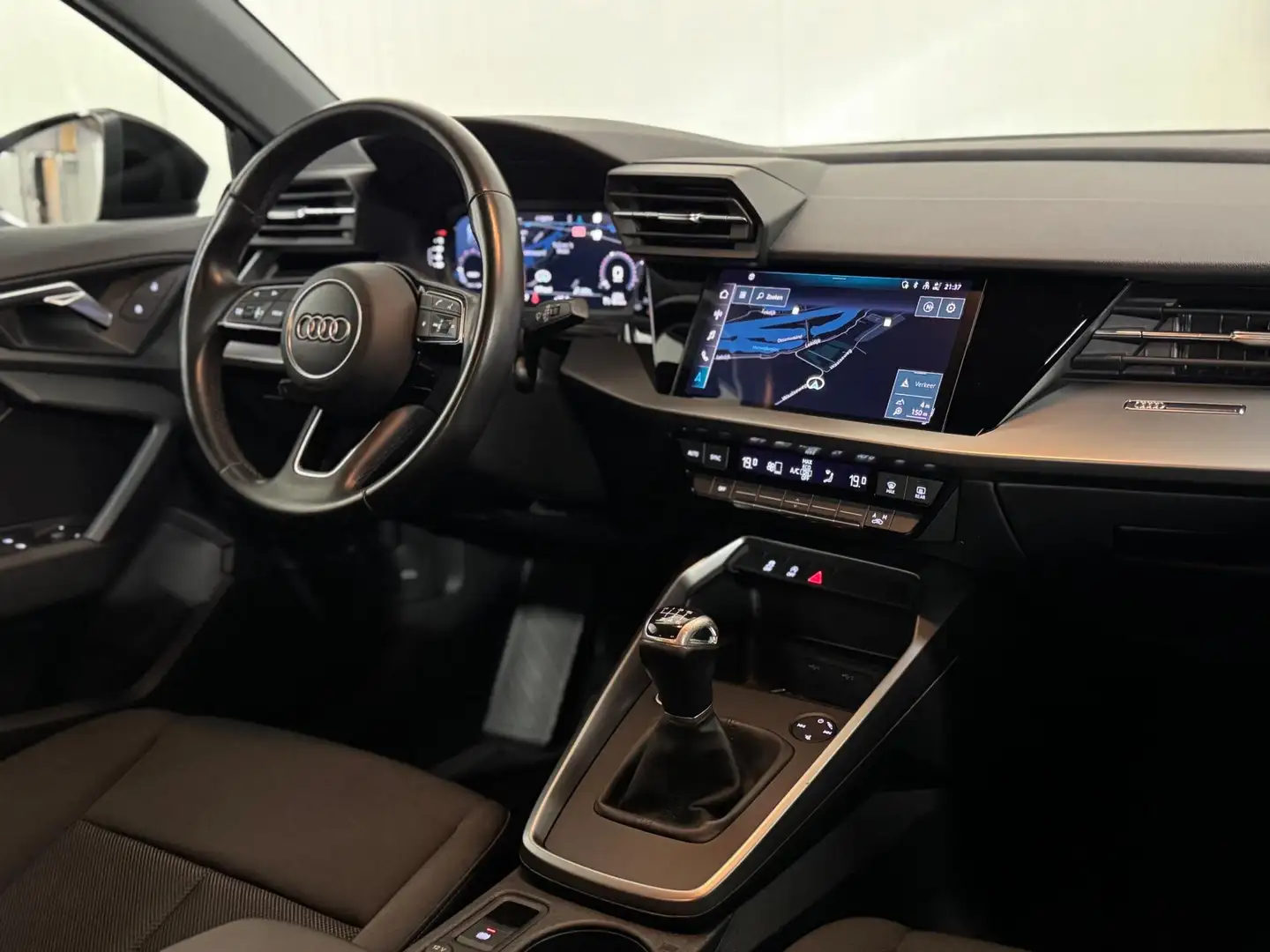 Audi A3 SPORTBACK 30 TFSI S edition 2021 110PK LED/KEYLESS Zwart - 2