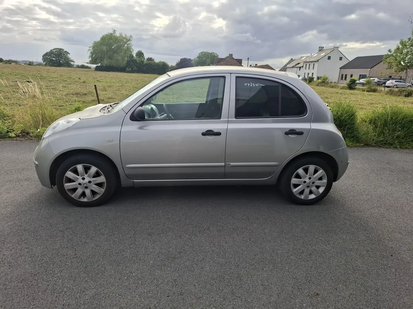 Nissan Micra 1.2i 16v Visia Plus Grijs - 2