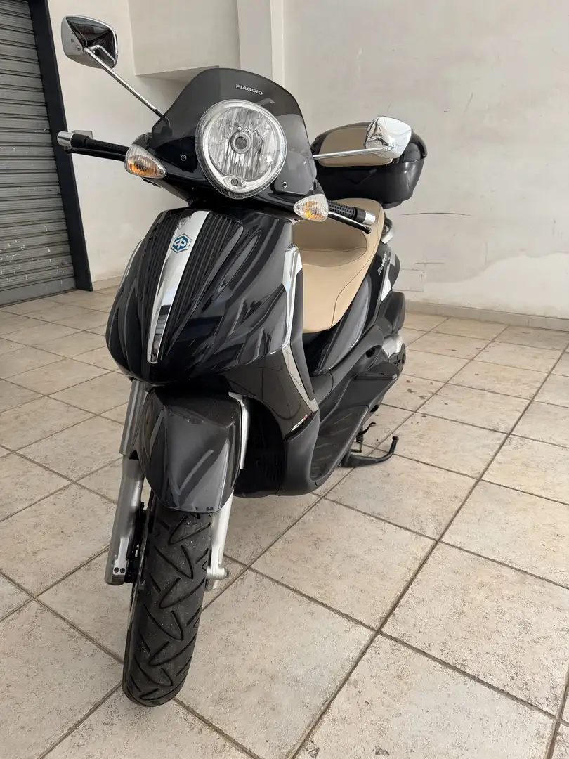 Piaggio Beverly 400 tourer crna - 1