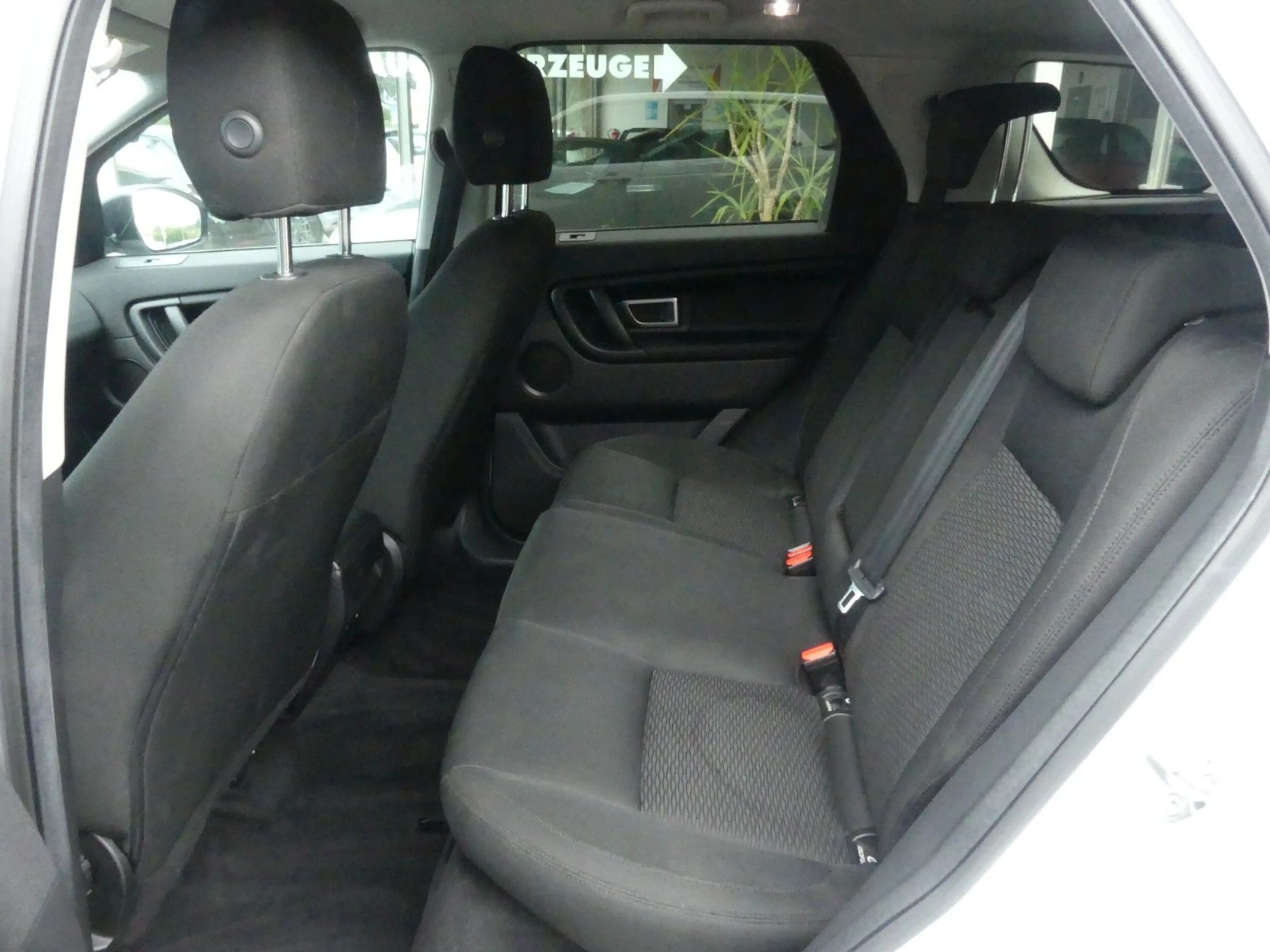 Land Rover Discovery Sport Pure — photo 10