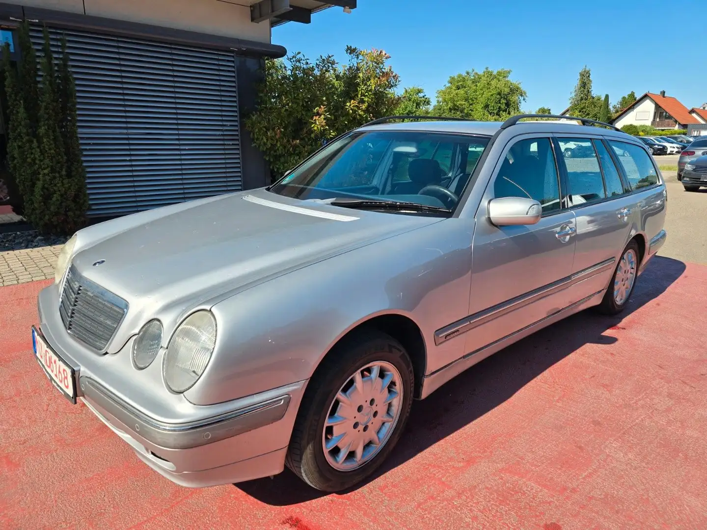 Mercedes-Benz E 280 T 4MATIC ELEGANCE srebrna - 2