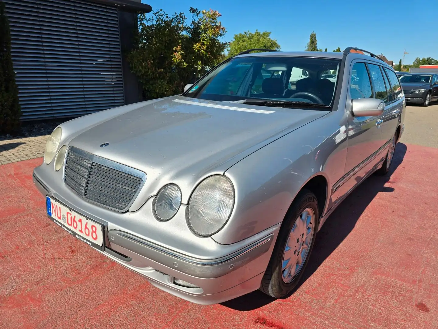Mercedes-Benz E 280 T 4MATIC ELEGANCE srebrna - 1