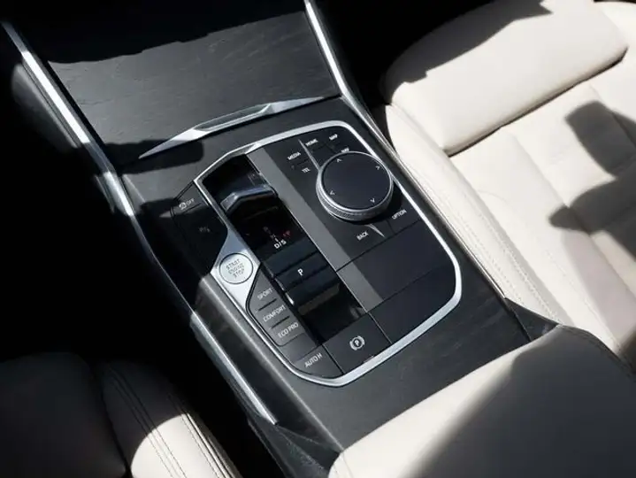 BMW Serie 3 2023, foto 17