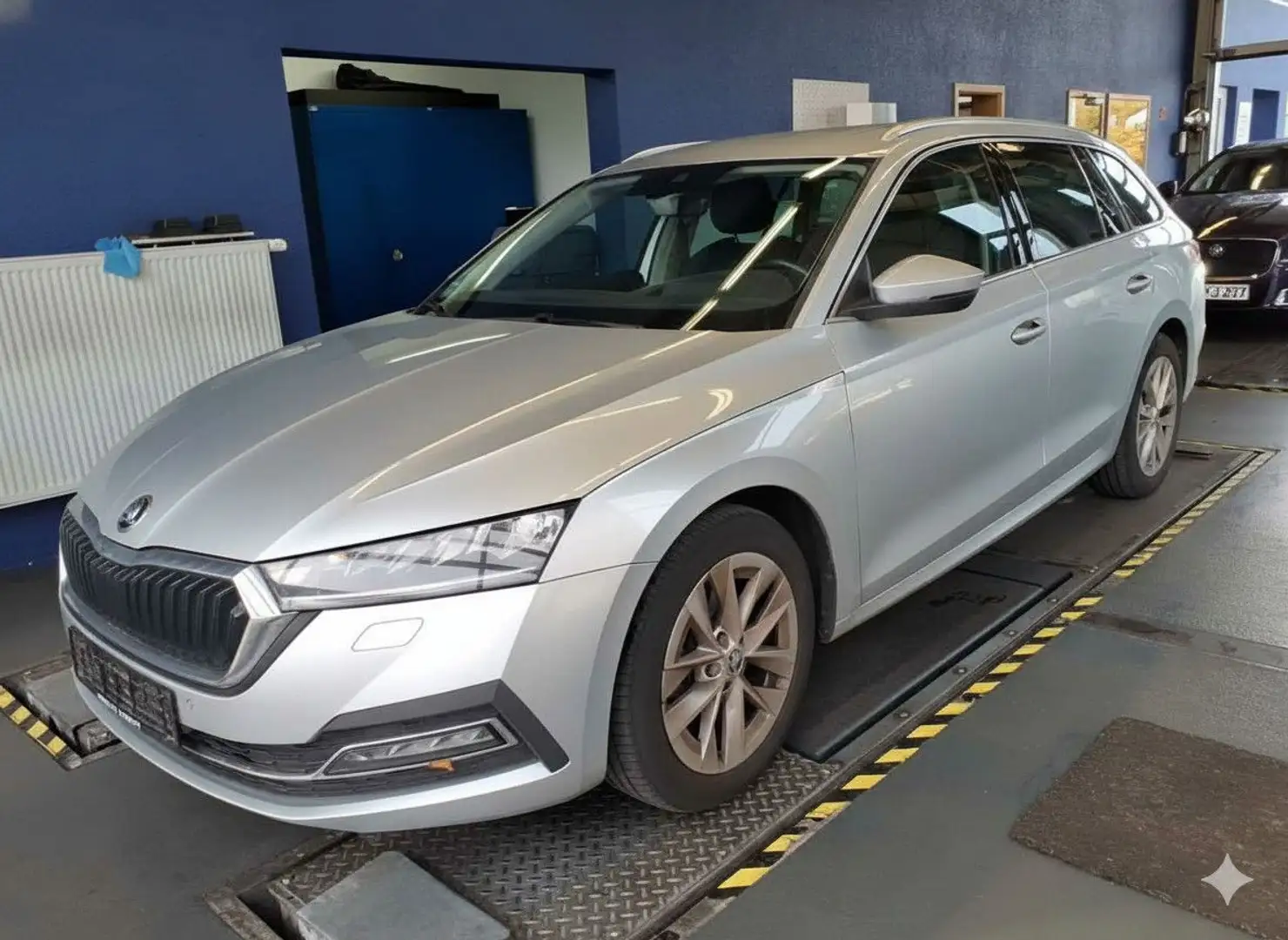 Skoda Octavia Combi First Edition 1.Hd LED AHK Zilver - 1