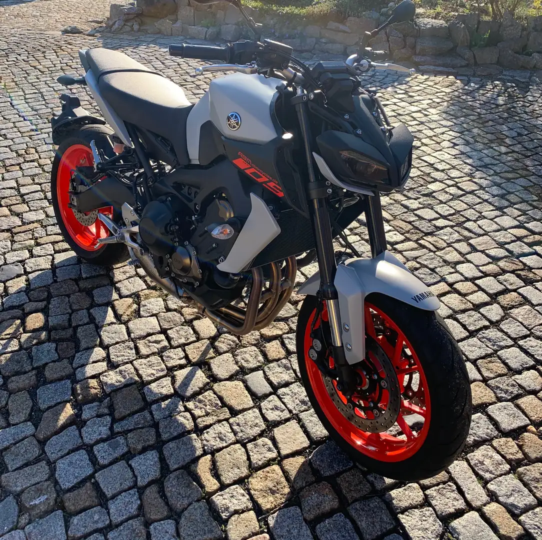 Yamaha MT-09 RN 43 Plateado - 2
