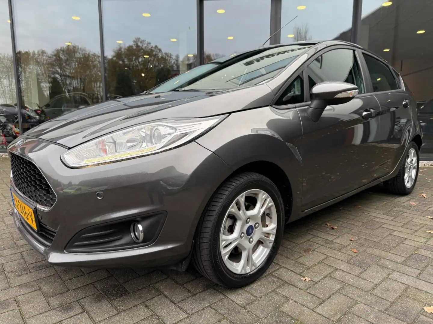 Ford Fiesta 1.0 80pk Style Ultimate,Cruise,Airco,Navi,PDC V+A, Grigio - 2
