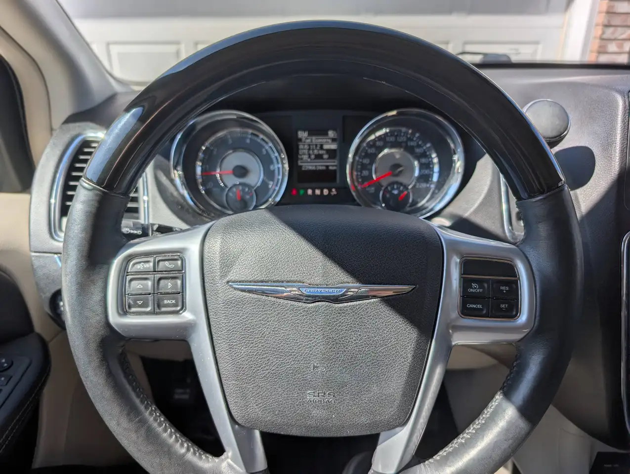 Chrysler Town & Country снимка Chrysler Town & Country