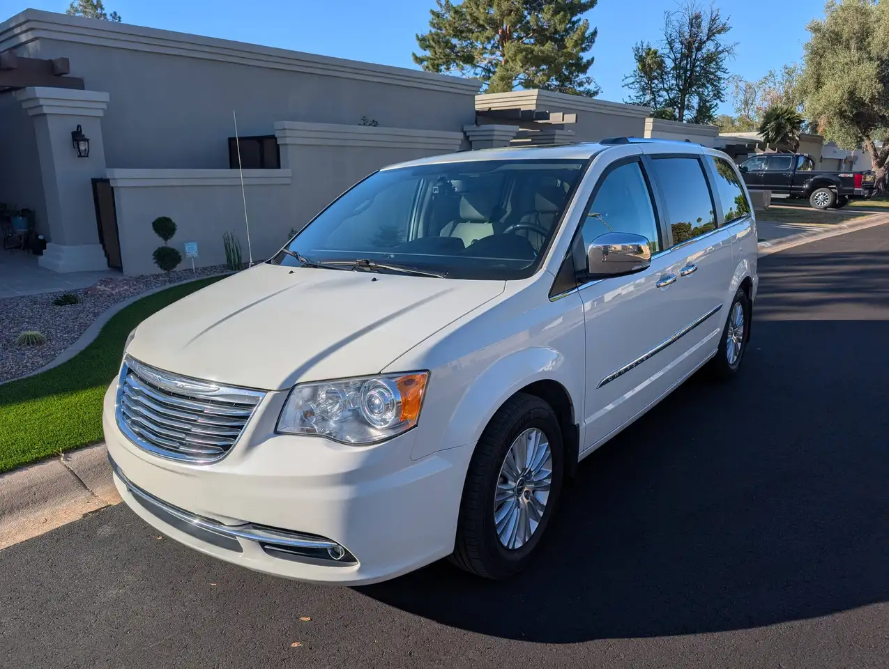 Chrysler Town & Country снимка Chrysler Town & Country