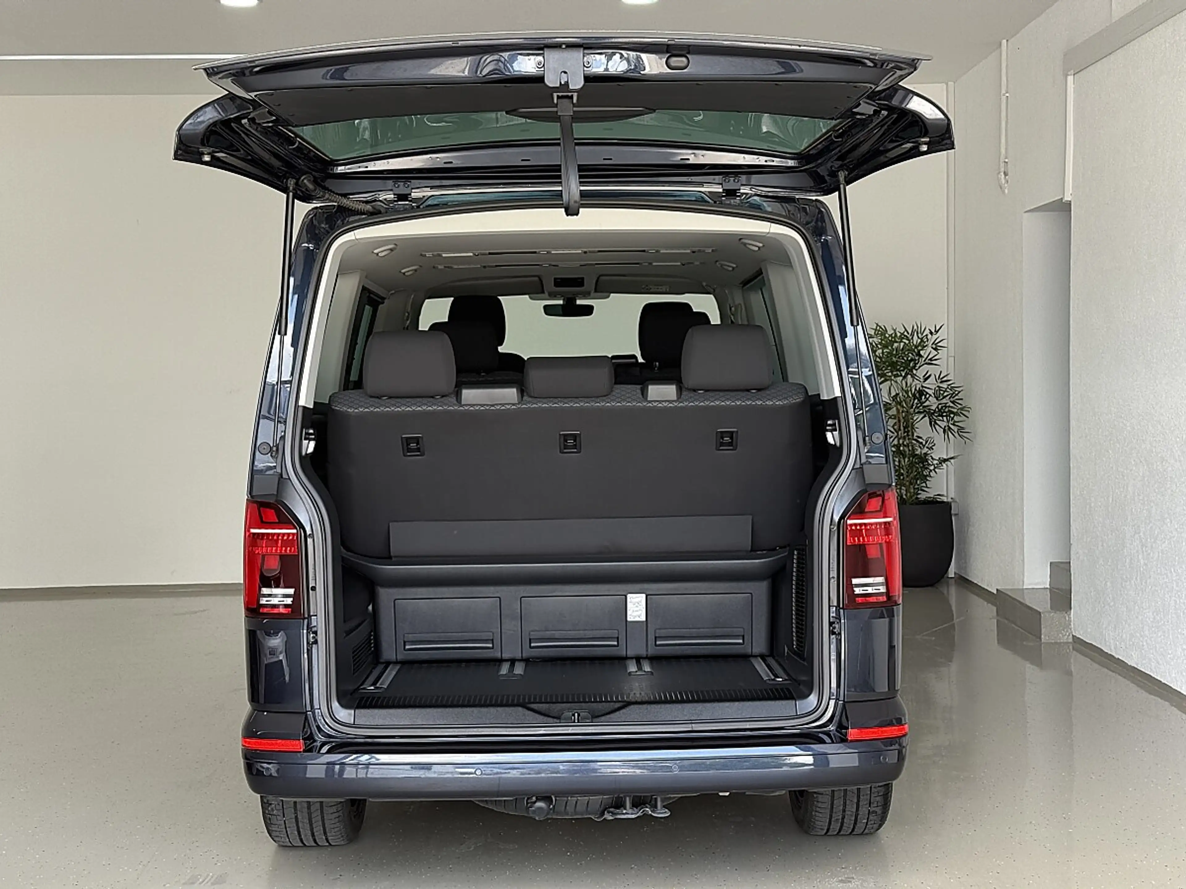 Volkswagen T6.1 Multivan Multivan T6.1  2,0 TDI 4Motion DSG Mwst Ausweisbar — photo 10