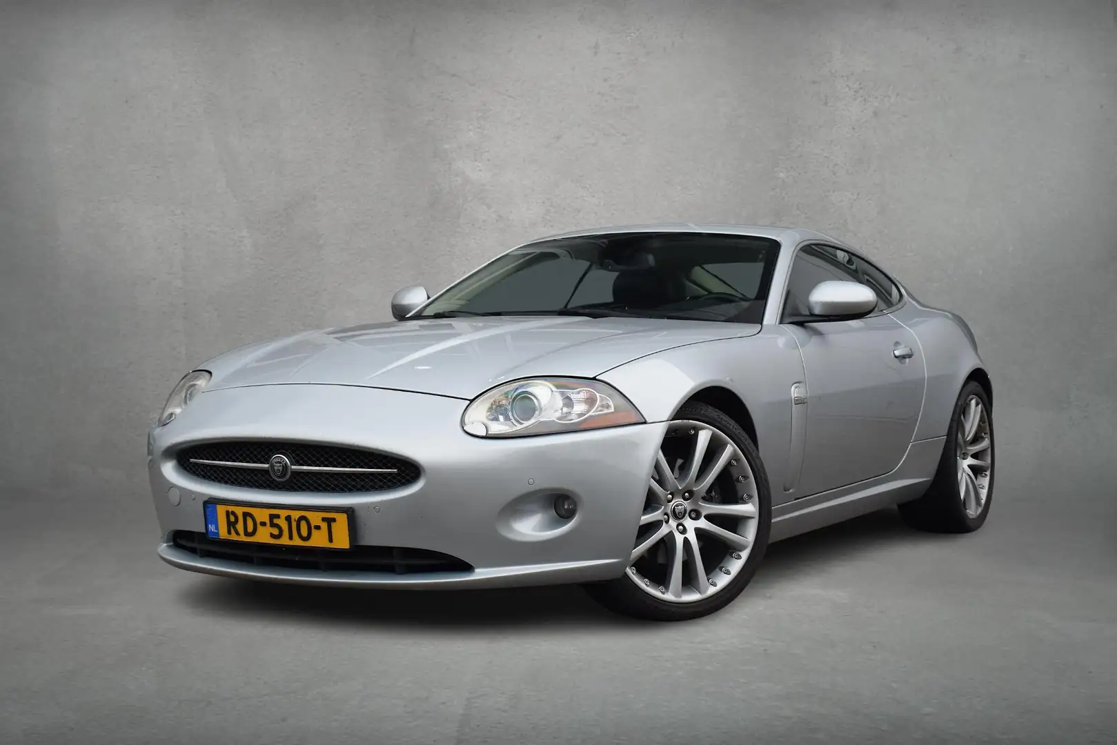 Jaguar XK 4.2 V8 Coupé | Sportuitlaat | 20" | Keyless | Stoe Gris - 2