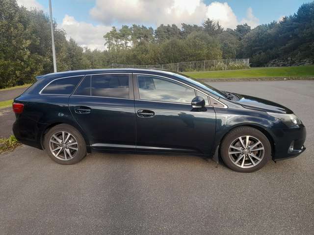 Imagine Toyota Avensis Avensis 2.0 VVT-i Automatik Advance