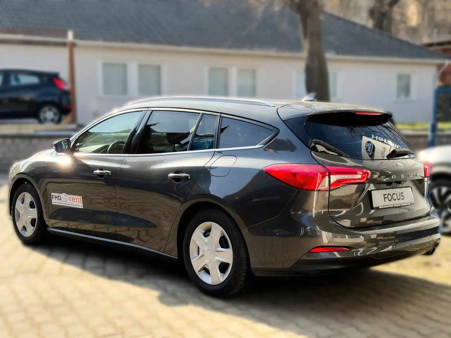 Ford Focus Cool & Connect Grau - 2