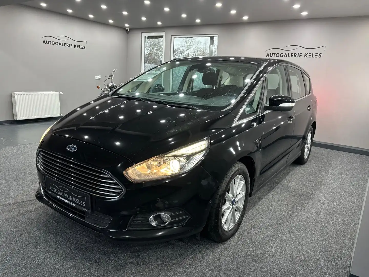 Ford S-Max Titanium Autom.NAVI*AHK*SPUR*KESSY Negro - 2