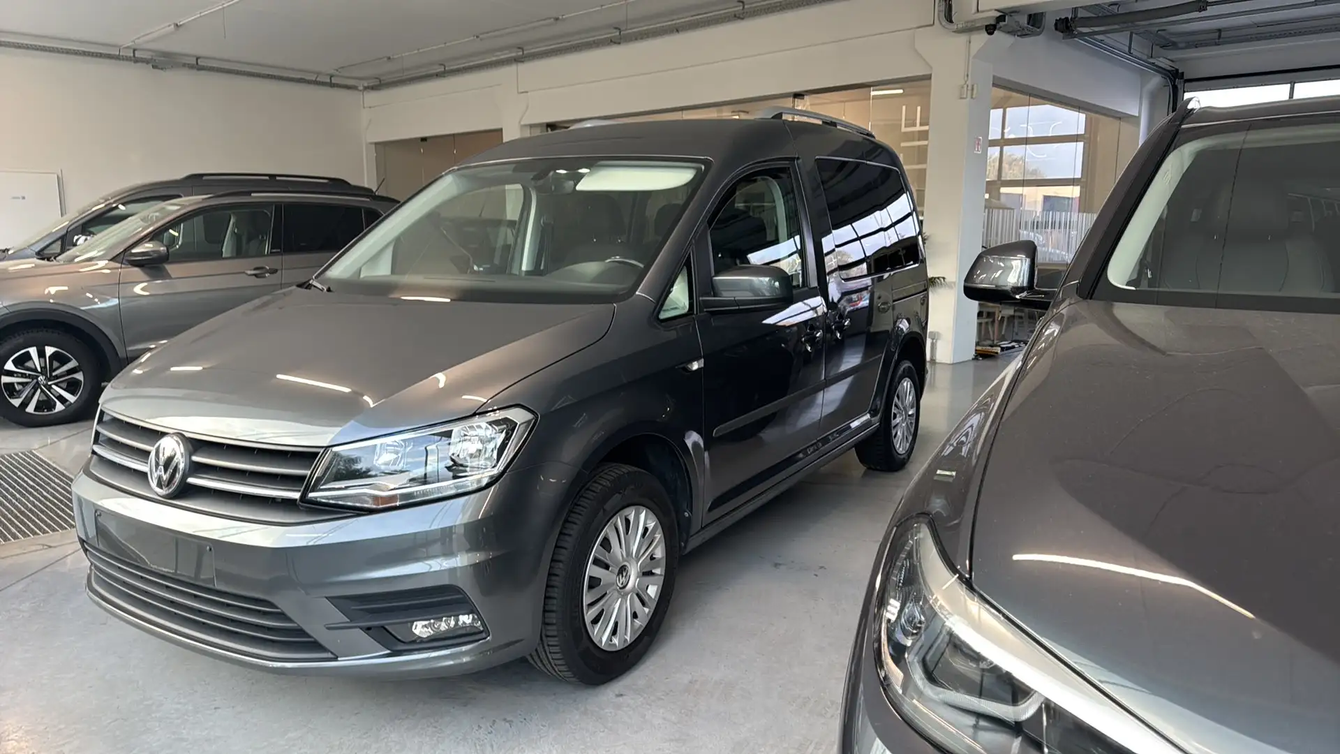 Volkswagen Caddy Caddy 1.2 TSI Grijs - 1