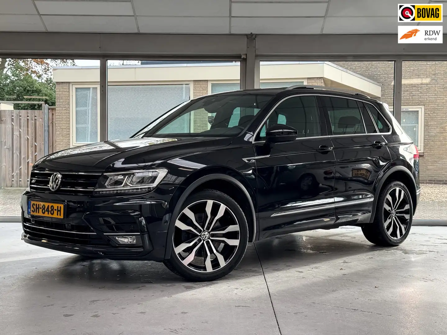 Volkswagen Tiguan 2.0 TSI 4Motion Highline R Line |Trekhaak|Led|Stoe Zwart - 1