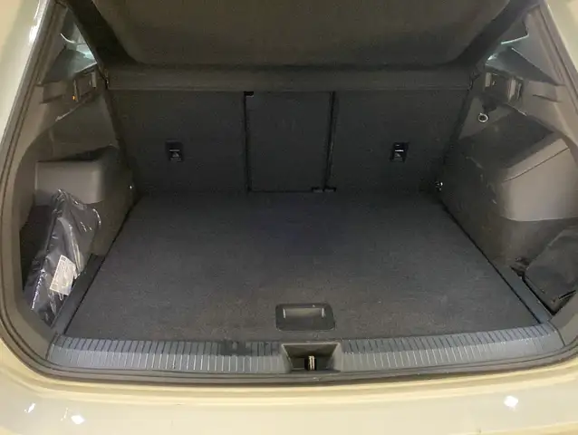 Volkswagen Tiguan view 12