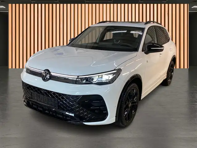Volkswagen Tiguan view 2