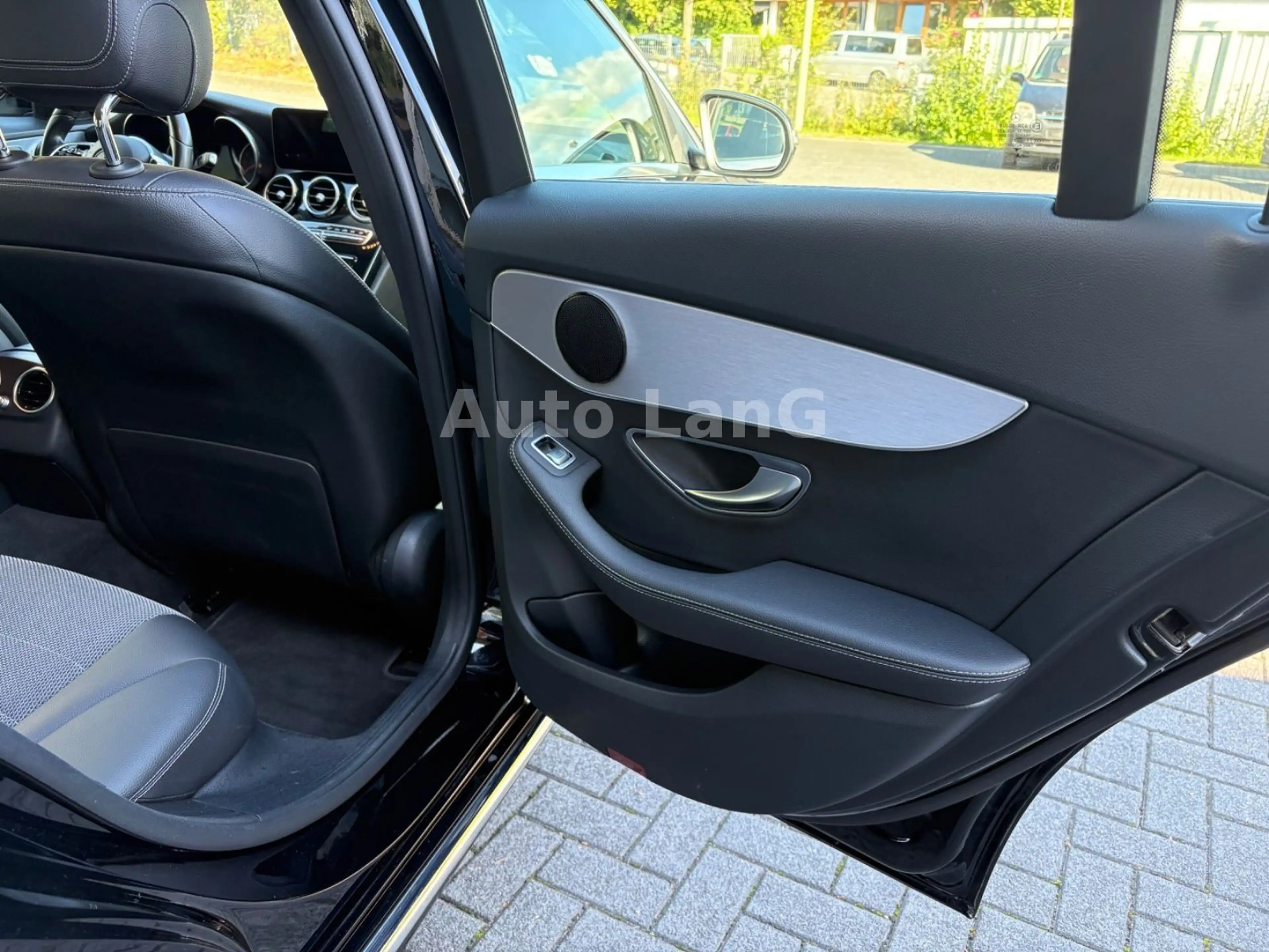 Mercedes-Benz C 180 T-Modell AHK NAVI KAMERA — photo 9