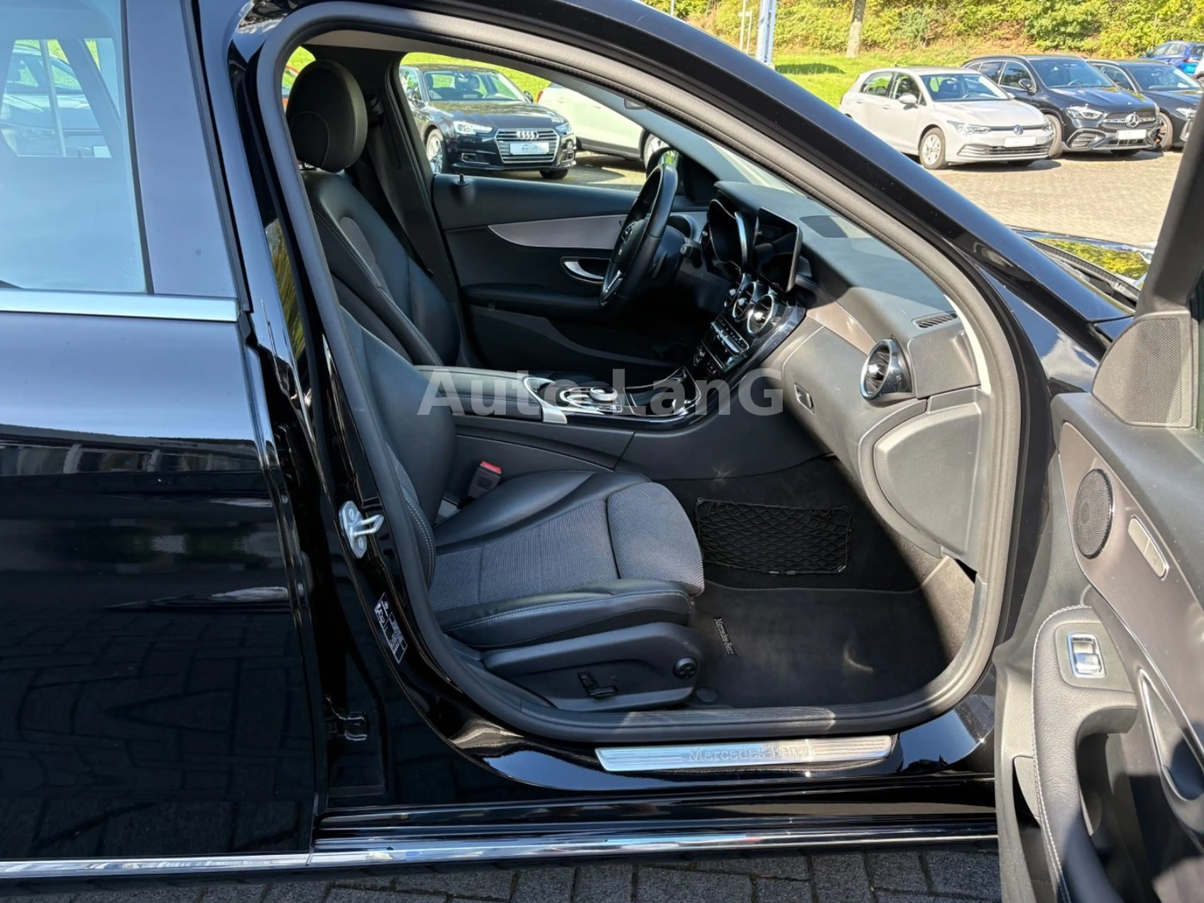 Mercedes-Benz C 180 T-Modell AHK NAVI KAMERA — photo 12