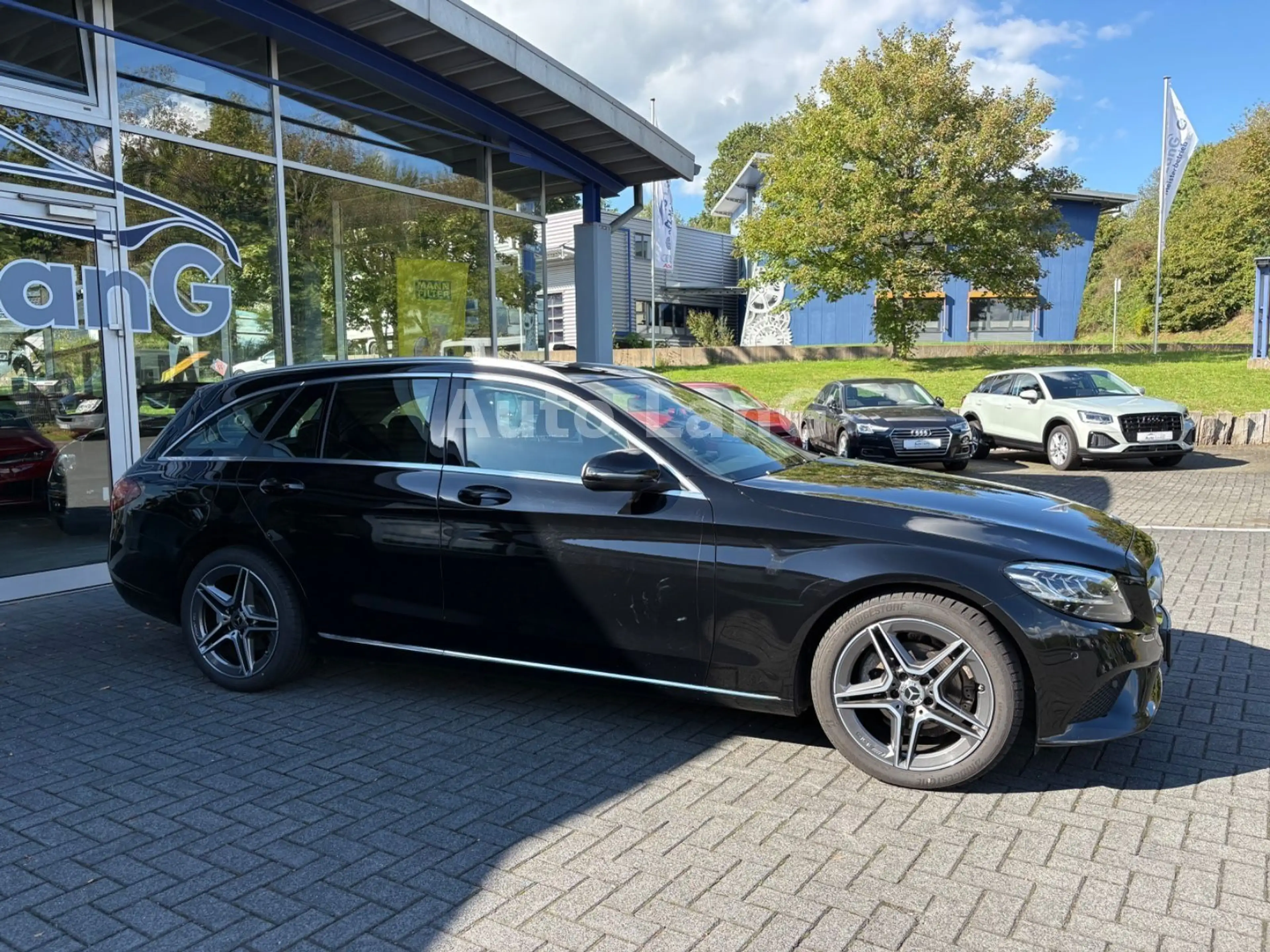 Mercedes-Benz C 180 T-Modell AHK NAVI KAMERA