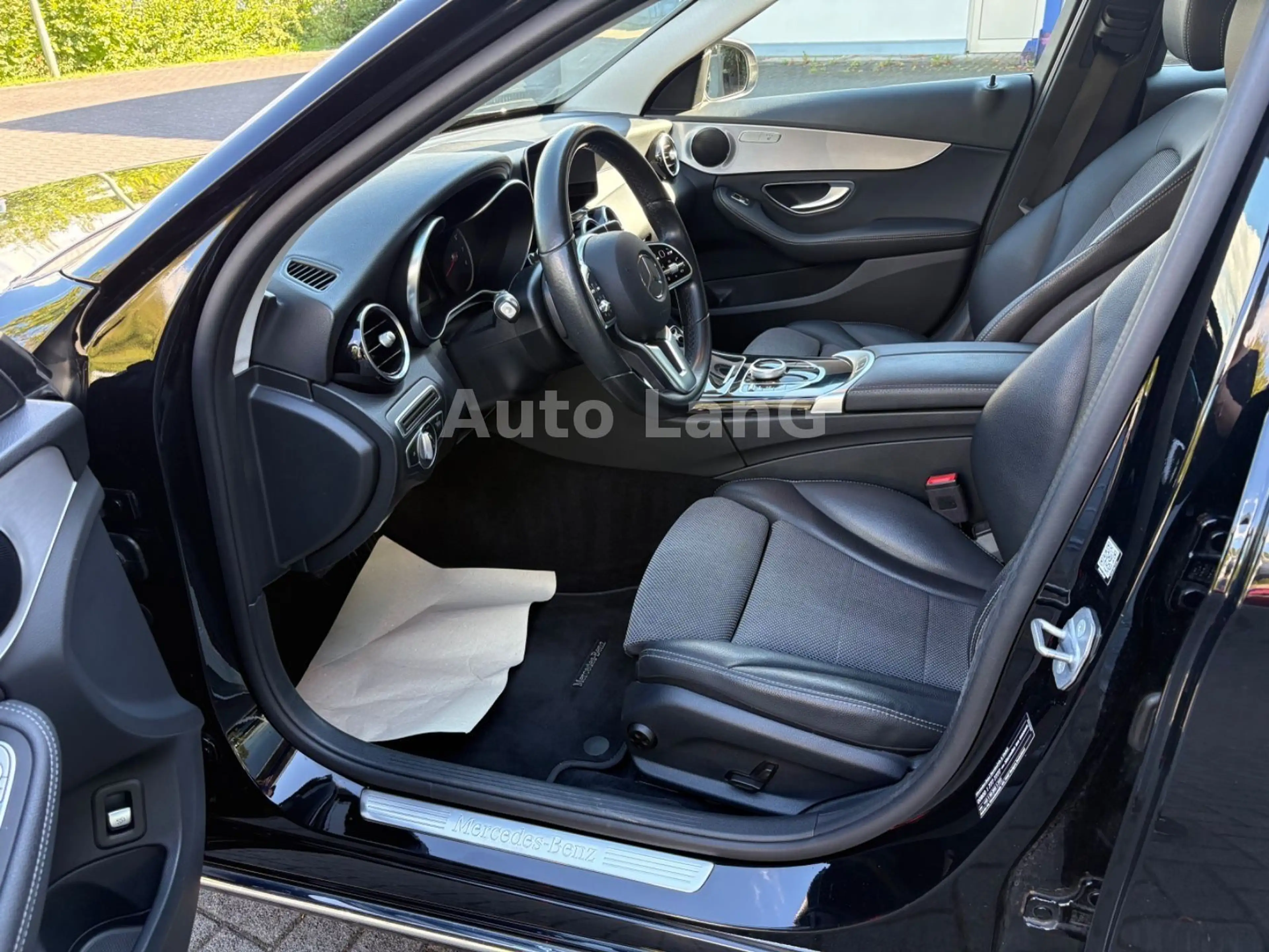 Mercedes-Benz C 180 T-Modell AHK NAVI KAMERA — photo 14