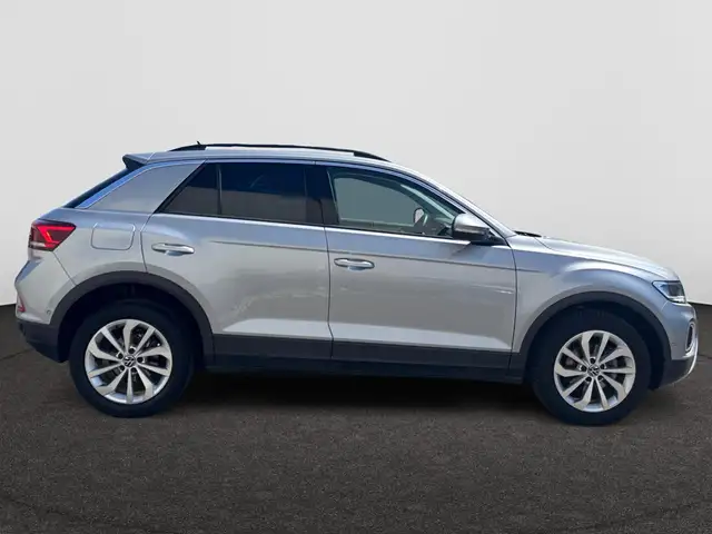 Volkswagen T-Roc view 10