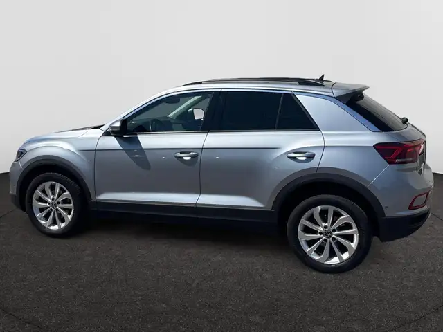 Volkswagen T-Roc view 11