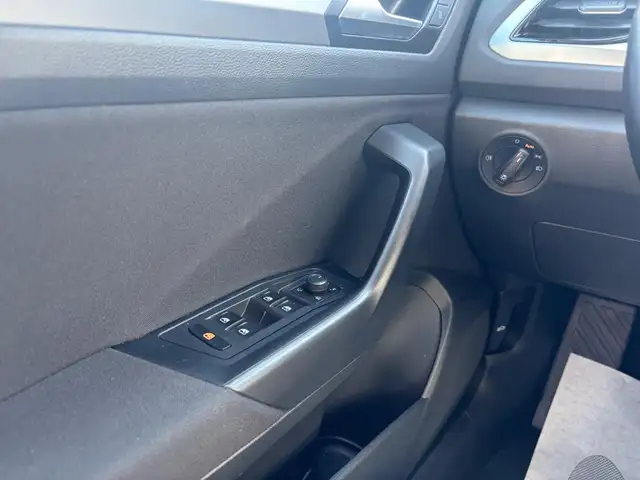Volkswagen T-Roc view 15