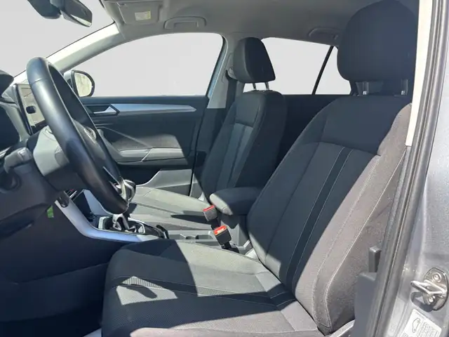 Volkswagen T-Roc view 12