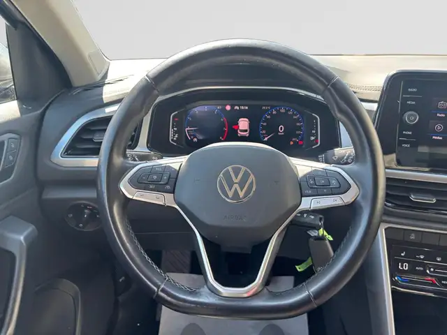 Volkswagen T-Roc view 14