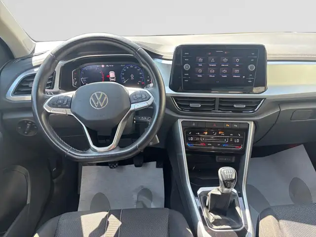 Volkswagen T-Roc view 4