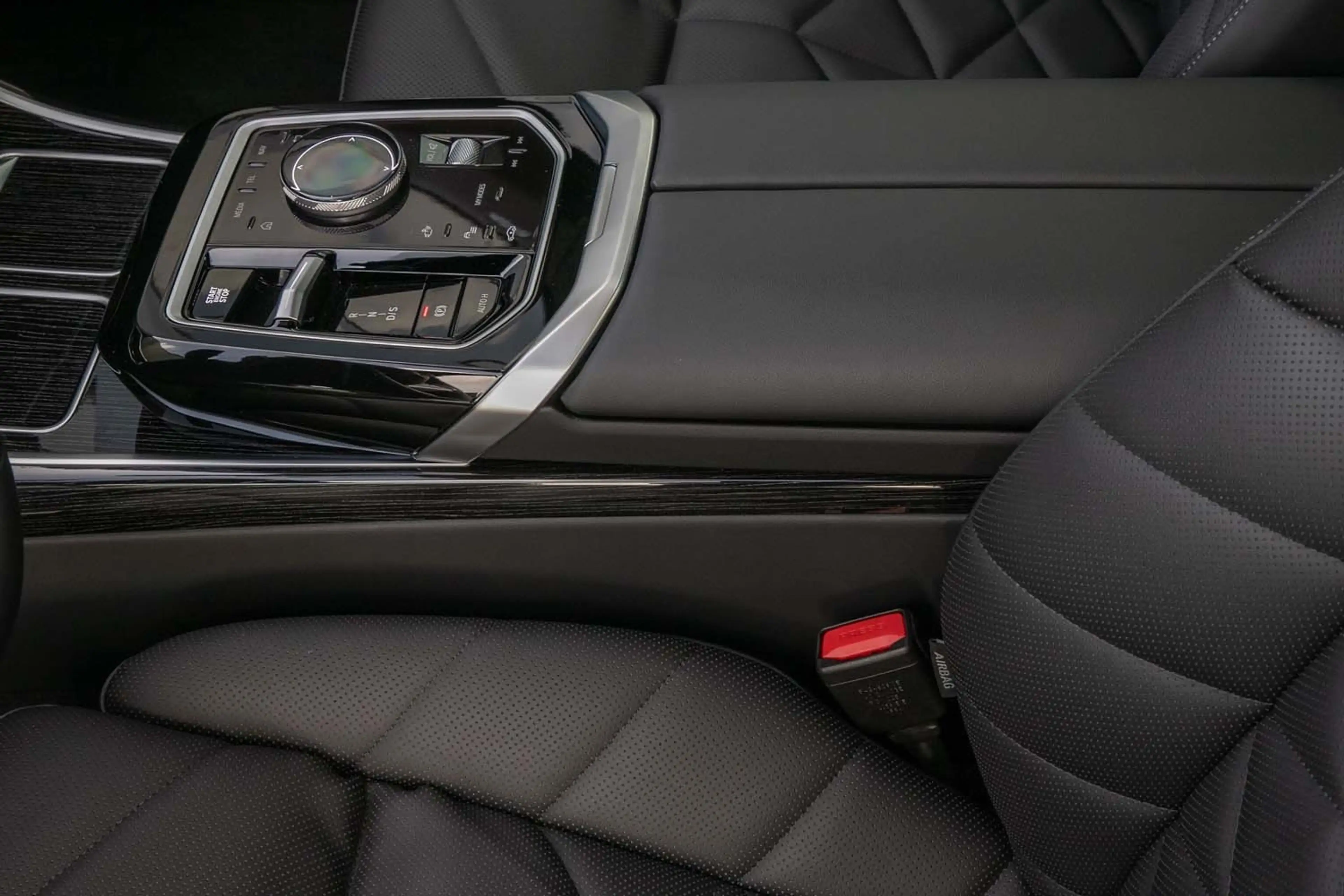 BMW 740 d xDrive M Sportpaket SkyLounge HeadUp 360° — photo 10