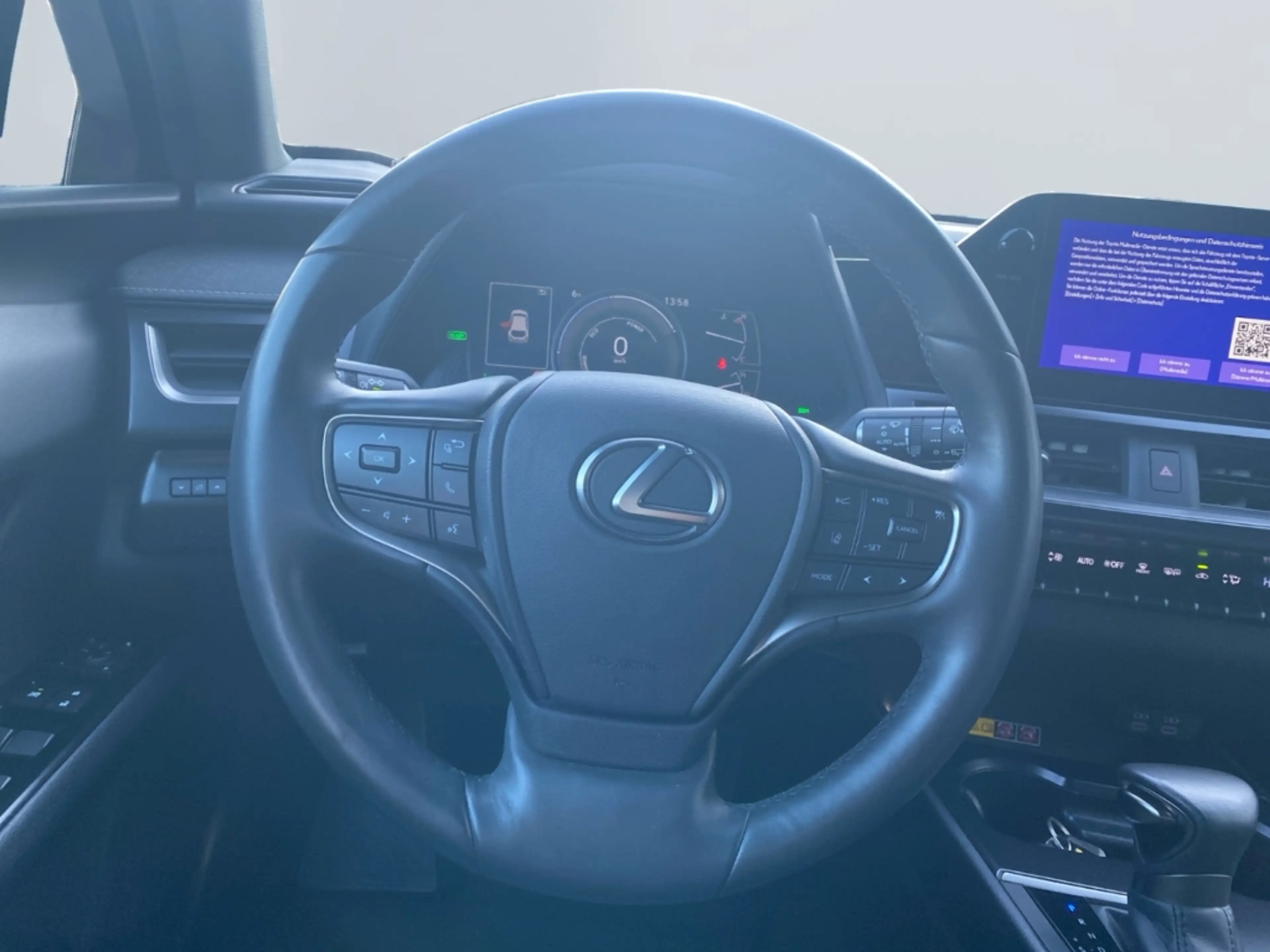Lexus UX 250h F SPORT Design *Bi-LED*ACC*RCam*SHZ*PDC* — photo 12