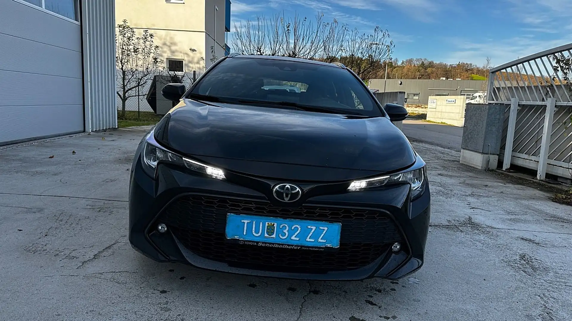 Toyota Corolla Kombi 1,2 Turbo Active Schwarz - 1
