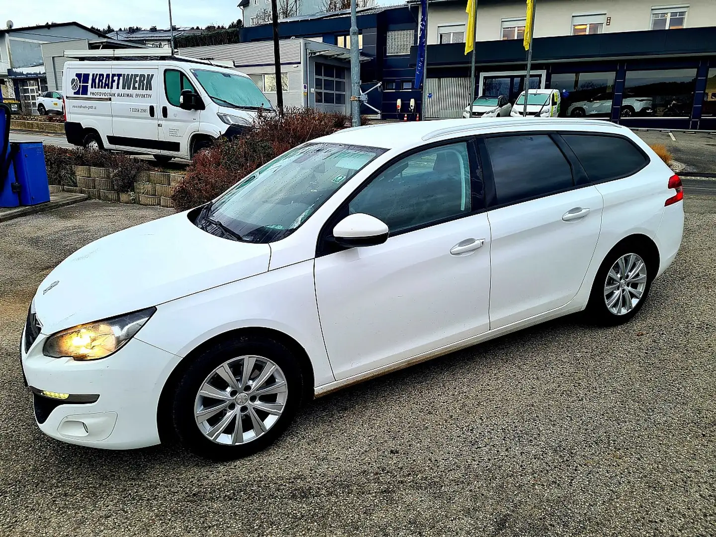 Peugeot 308 SW 1,6 BlueHDI 100 AHK, Weiß - 2