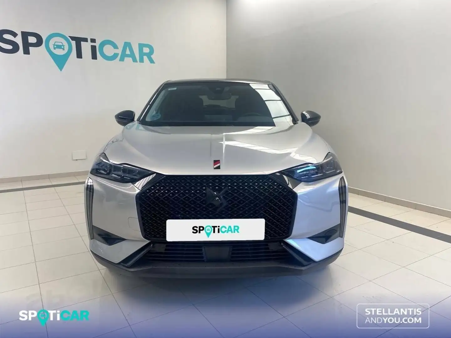 DS Automobiles DS 3 BlueHDi 96 kW  Auto. Performance Line Gris - 2