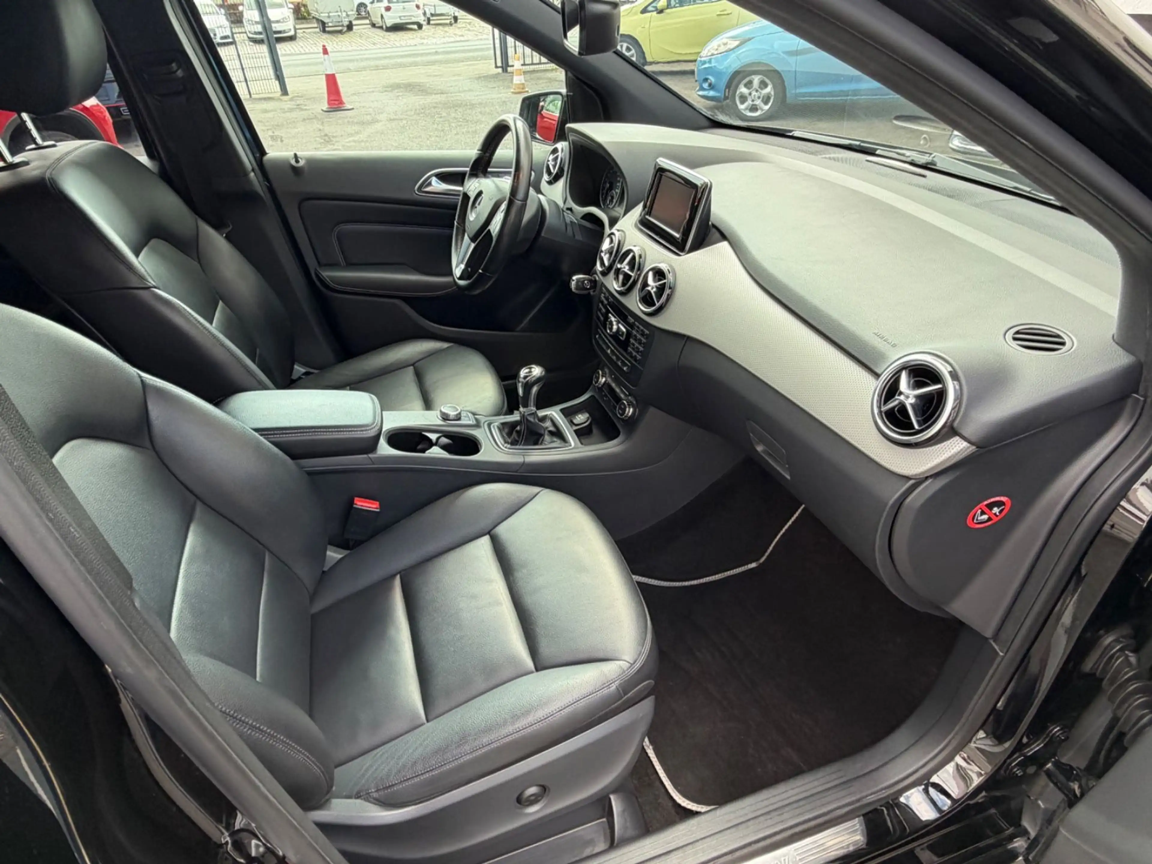 Mercedes-Benz B 180 Edition E Sitzeinstellung mit Memory-Funkt — photo 7