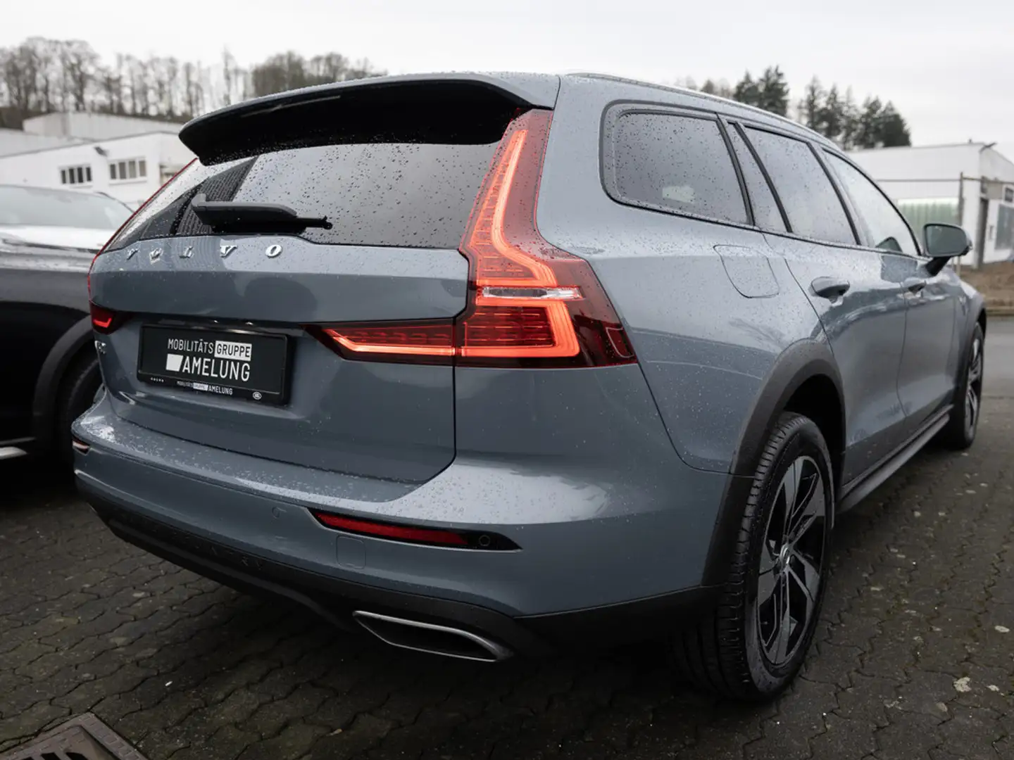 Volvo V60 Cross Country 2.0 Pro AWD LEDER NAVI LED Gris - 2