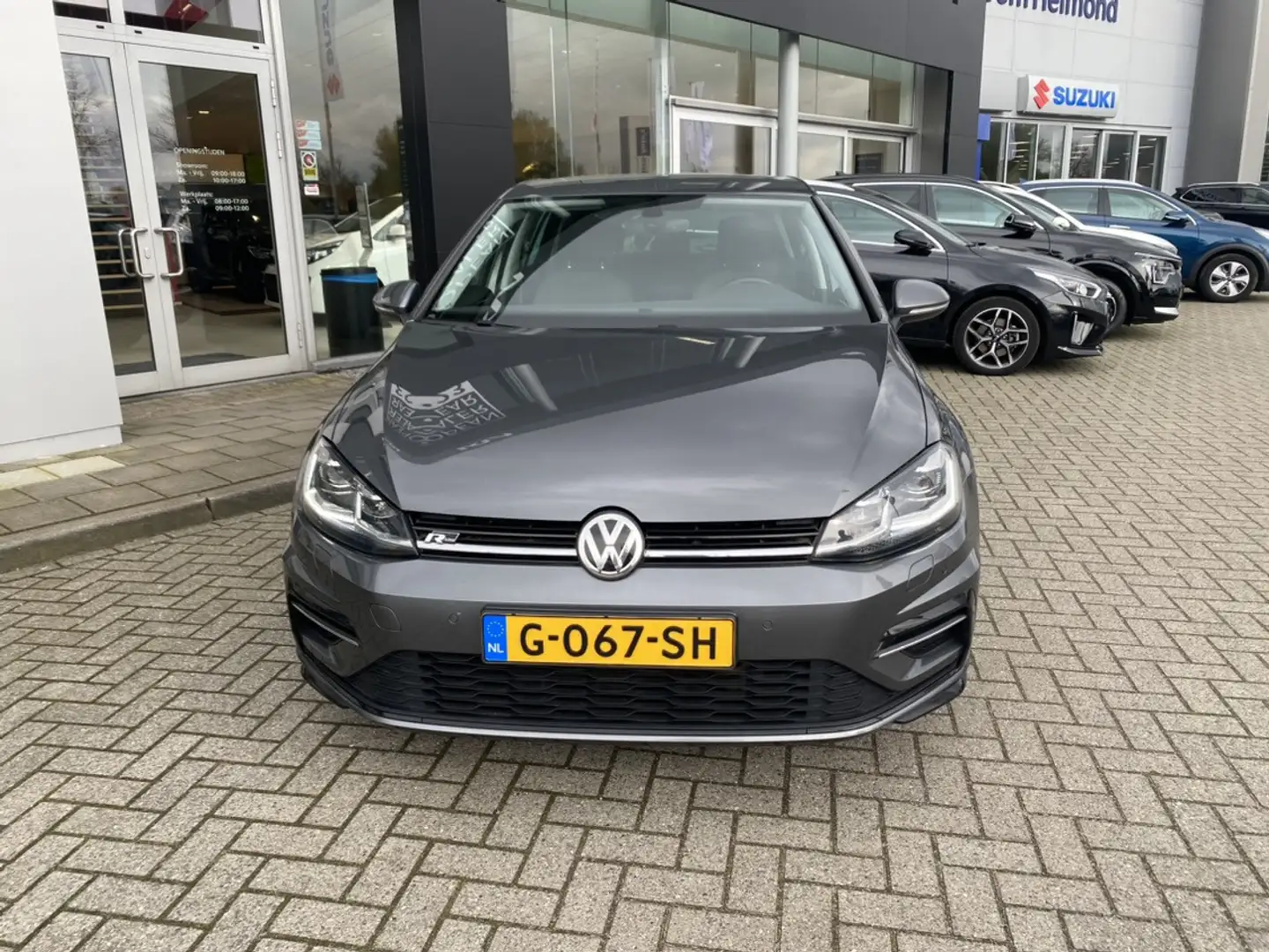 Volkswagen Golf 1.5 TSI Highline Business R Automaat // R Line  In Gris - 2