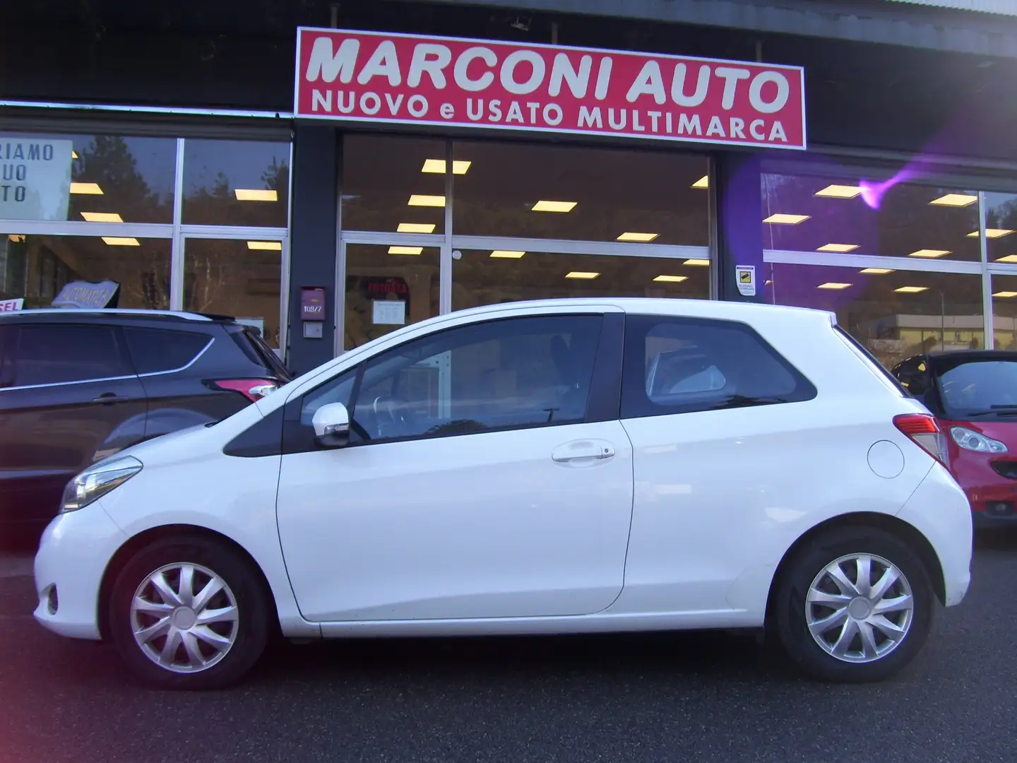 Toyota Yaris Yaris III 2011 3p 1.0 Active Bianco - 2